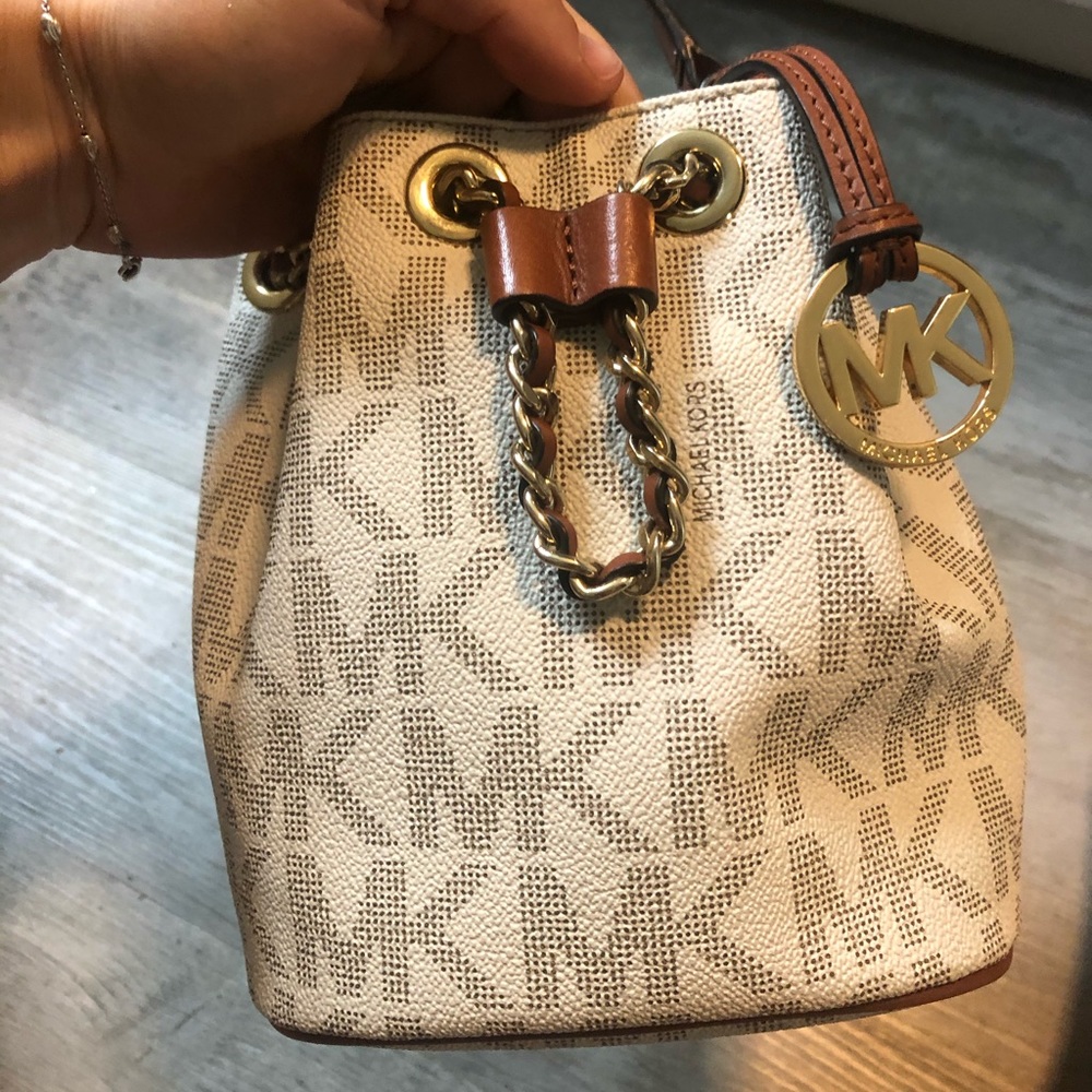 Michael Kors cross body bucket bag